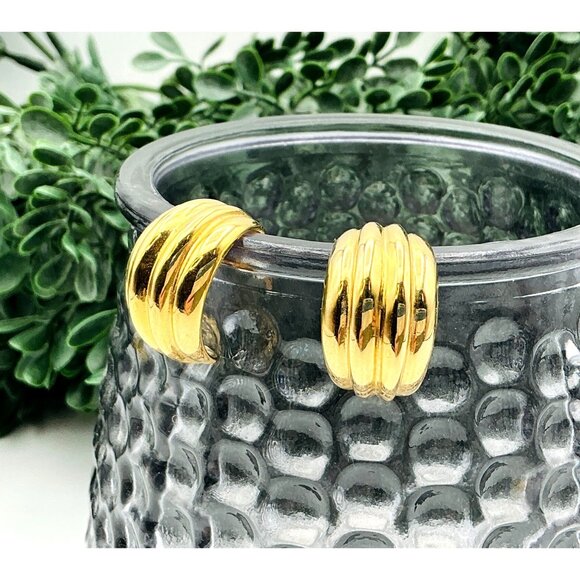 Gold Tone Earrings Ribbed Design Vintage Jewelry by Krementz - Picture 4 of 7